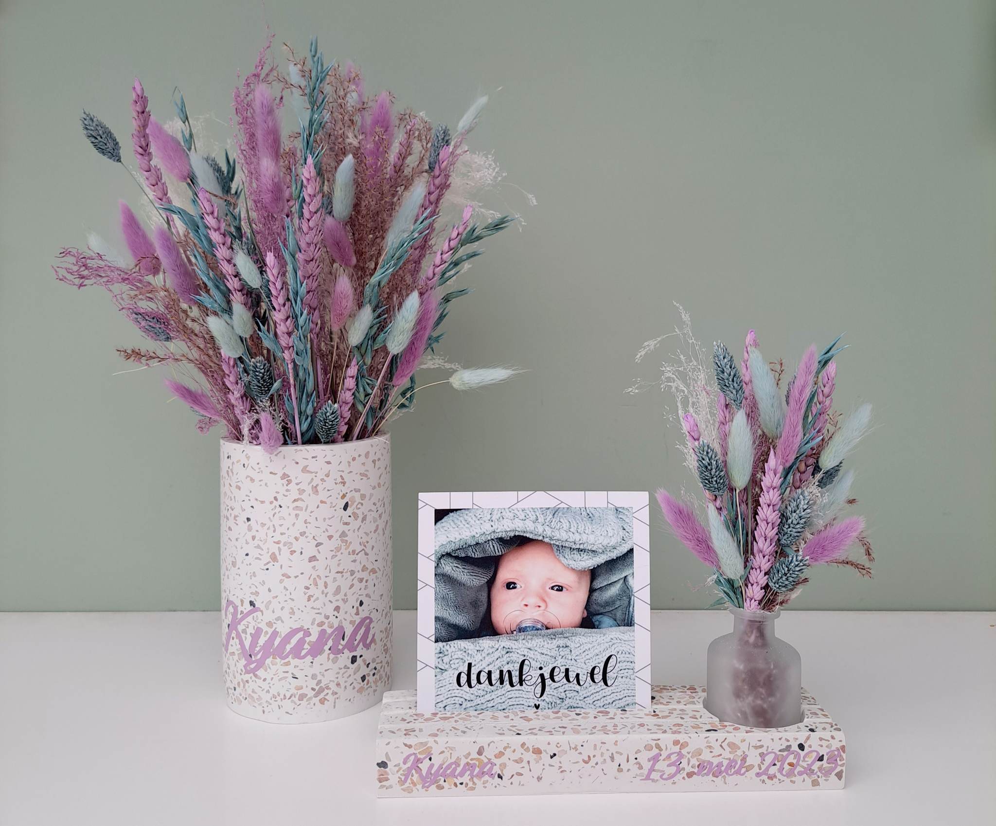 Gepersonaliseerde Terrazzo vaas met droogboeket paars/l.blauw