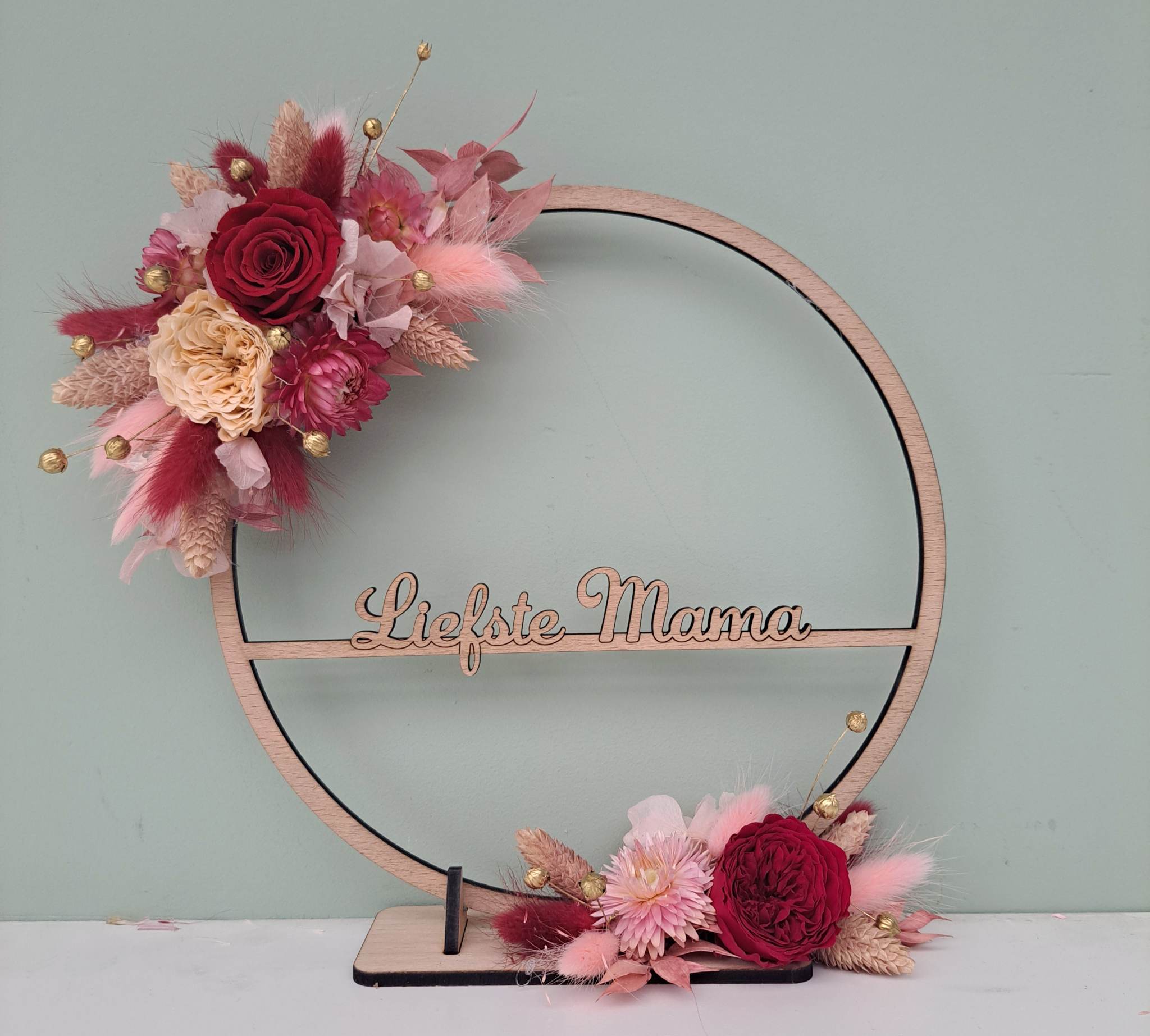 Houten flowerhoop 22cm met tekst en gevriesdroogde bloemen
