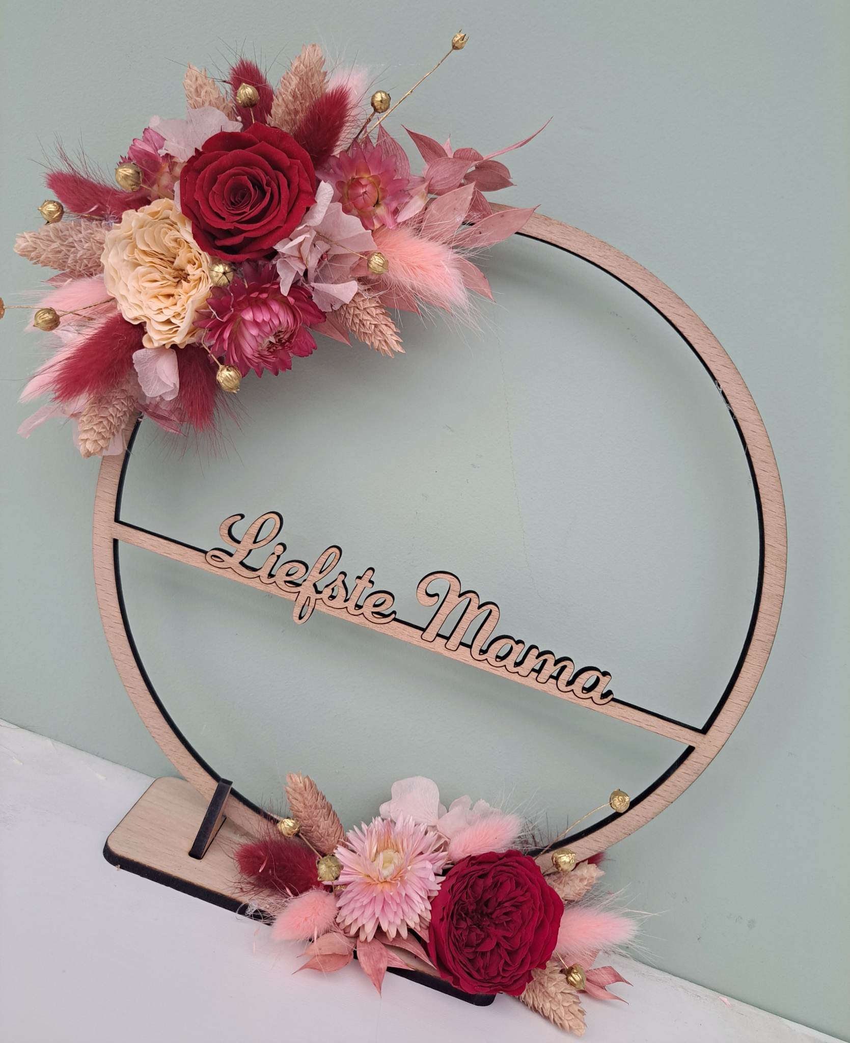 Houten flowerhoop 22cm met tekst en gevriesdroogde bloemen