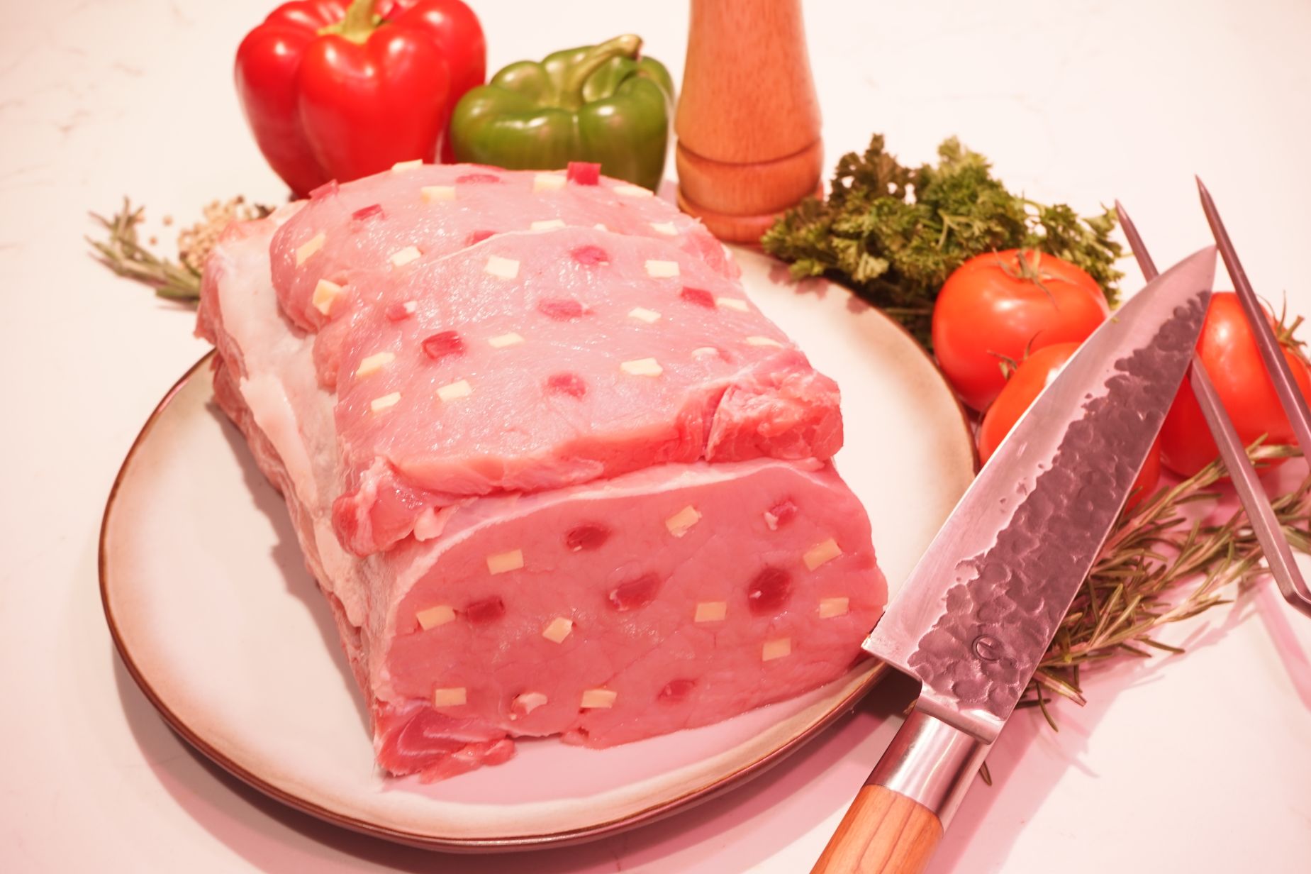 Gelardeerd gebraad met kaas en spek 